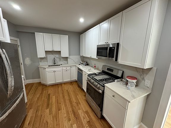 4th image of 13 Spring St #8