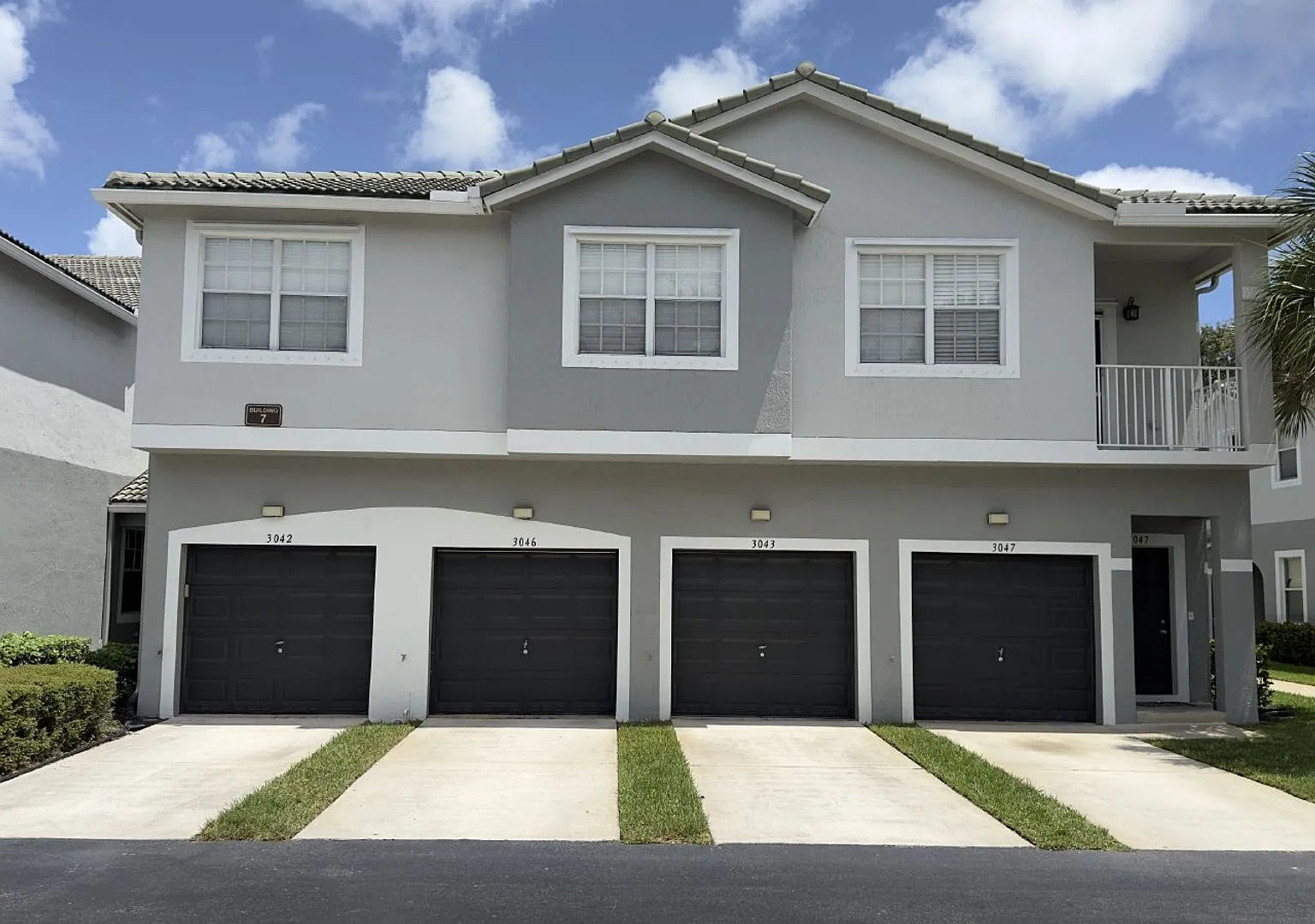 Spacious 3-Bedroom Condo in Gated Magnolia Bay Community — Photo 1
