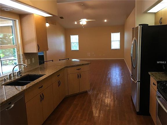 3rd image of 631 Bonita Ct