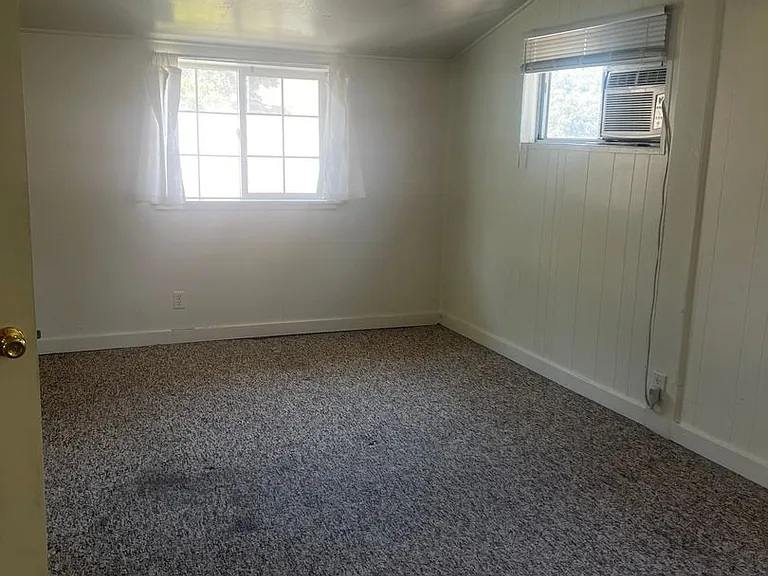 308 N Washington St — Photo 4
