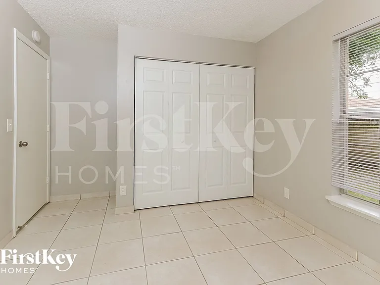 5709 Boynton Cres — Photo 11