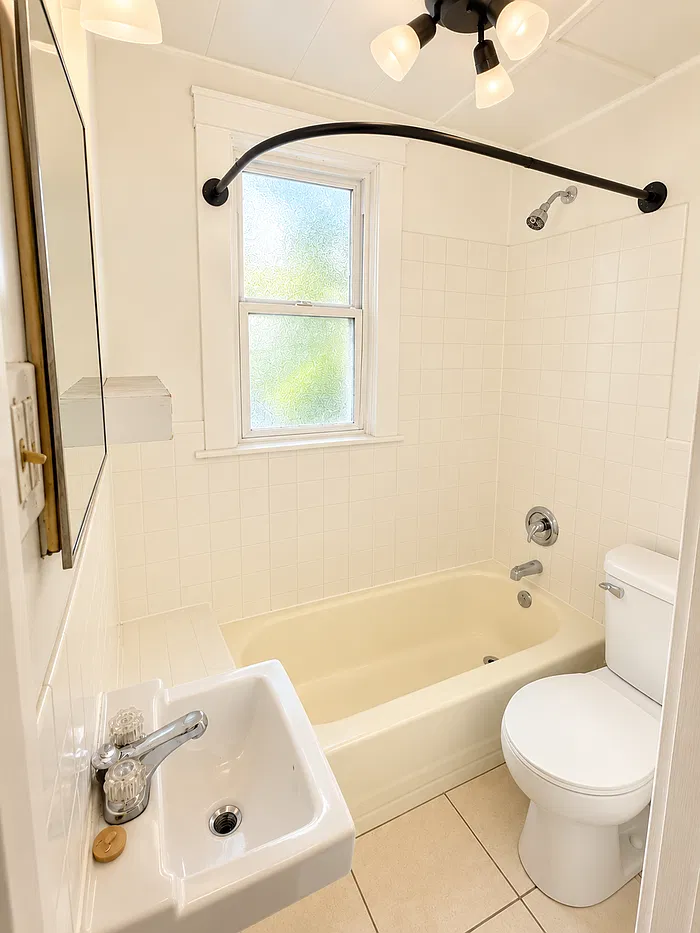 1 bed, 1.0 bath, 900 sqft, $1,000 — Photo 3