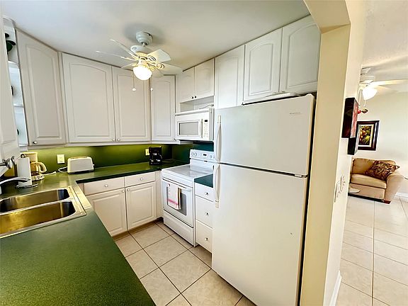 4th image of 28 Markham B #28