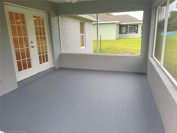 5th image of 964 Aleutian St NE