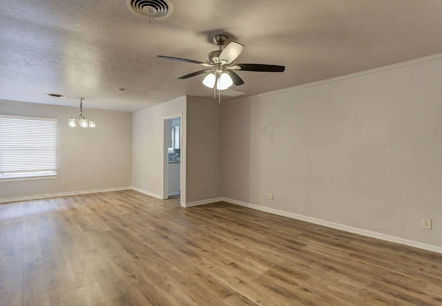 3 bed, 2.0 bath, 1601 sqft, $1,495 — Photo 3