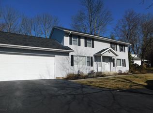 296 Upper Demunds Rd, Dallas, PA 18612
