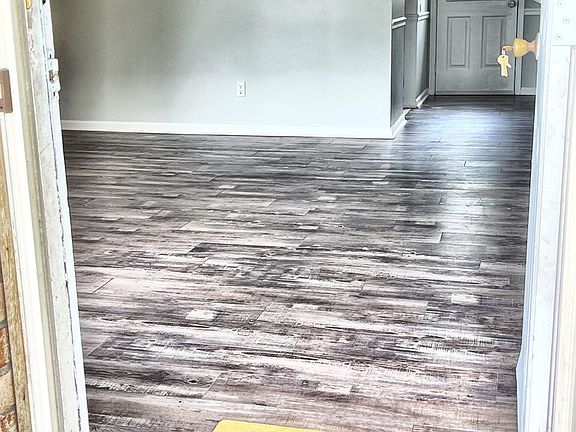 2nd image of 807 Olive St