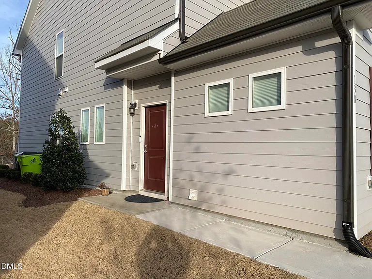 138 Eagleson St — Photo 3