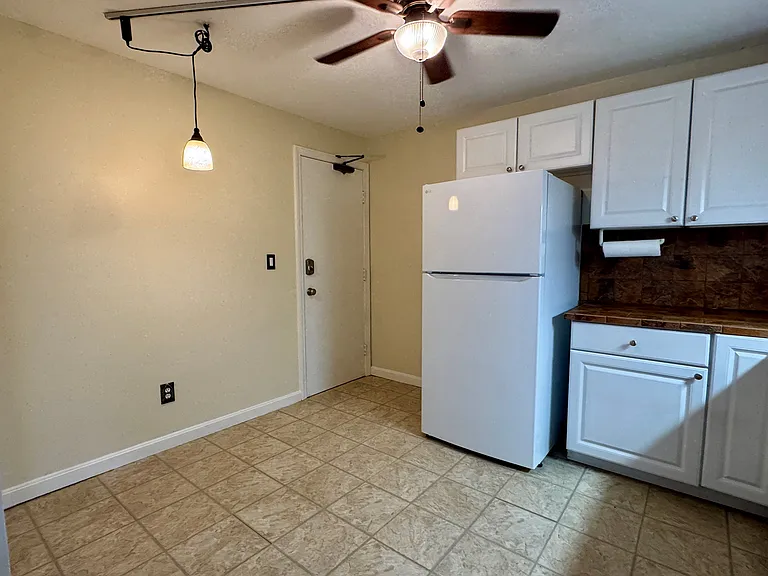 126 Mammoth Rd #19 — Photo 7