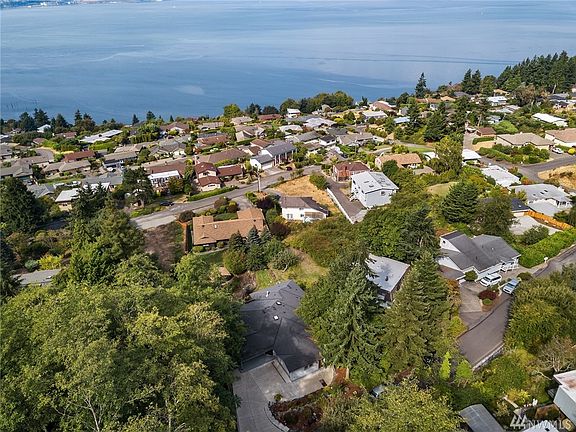 3rd image of 5918 Scenic Dr NE