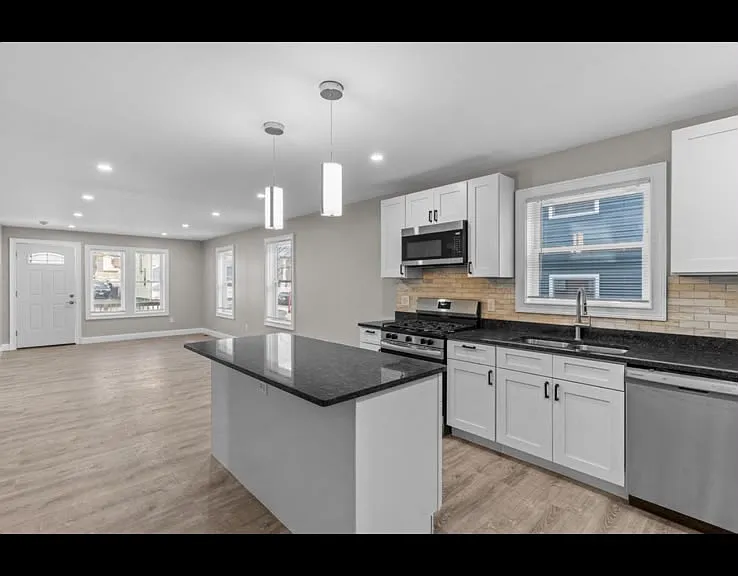 14 Herschel St #1 — Photo 3