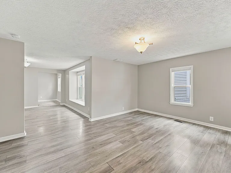 902 Warren Ave — Photo 21