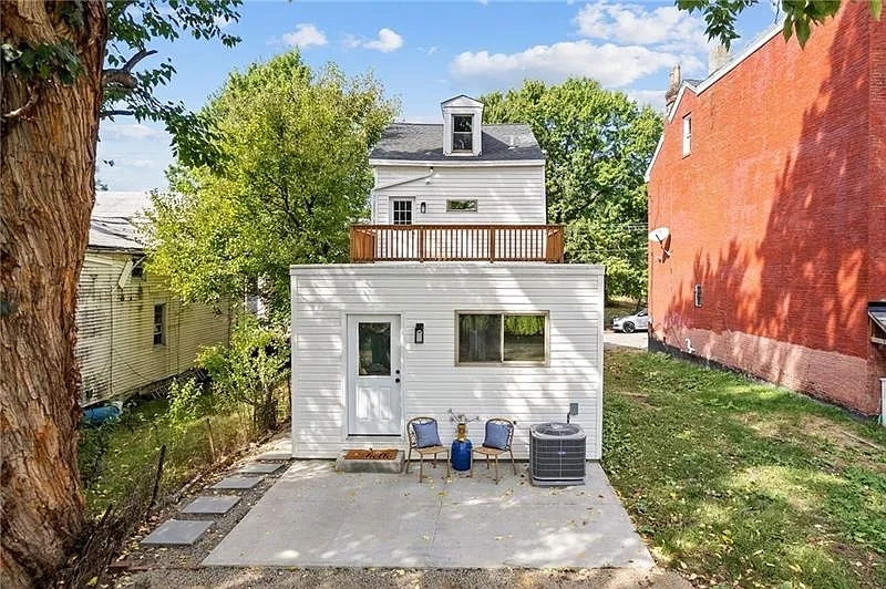 Fully renovated gem close to everything Pittsburgh offers! — Photo 2