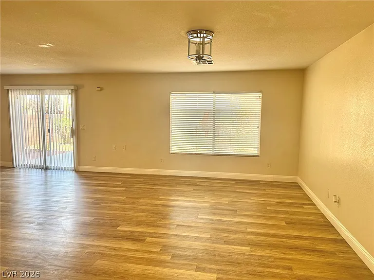 7512 Jacaranda Leaf St — Photo 10