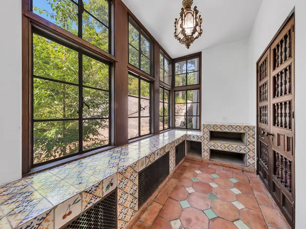 4621 Waldo Avenue image 7 of 18