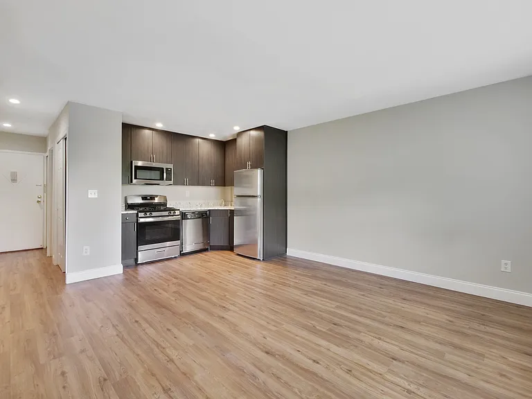 Heritage House Apartments — Photo 60