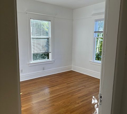 3rd image of 2817 Broadway E