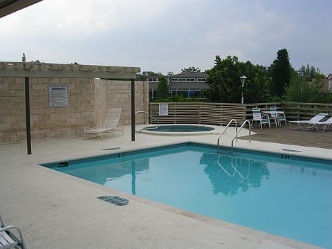 Community heated pool with hot tub! No muss, no fuss!