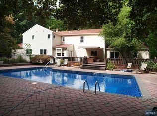 34 Elizabeth Ln, Mahwah, NJ 07430