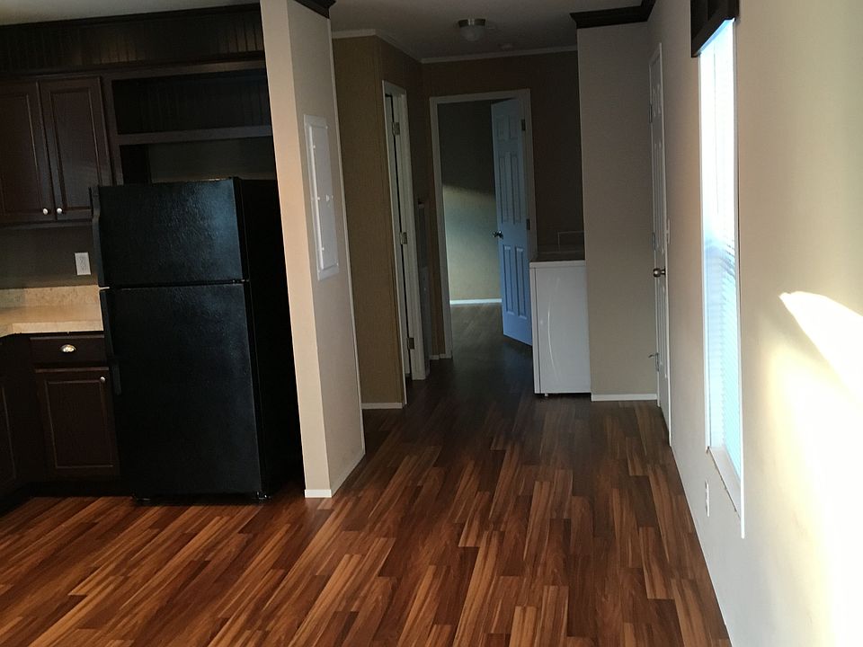 2nd image of 205 Baker St Trailer D
