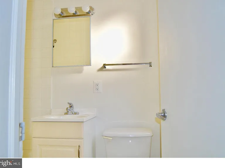 332-34 S 17th St #3C — Photo 6