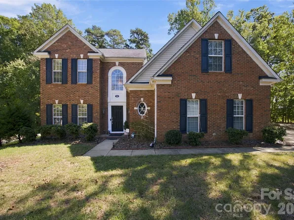 195 Huntly Ln, Mooresville, NC 28115