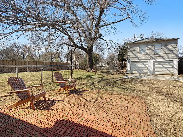 422 N Pecan St — Photo 22