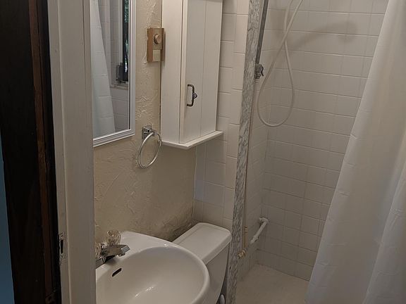 Main Level Bath with Shower