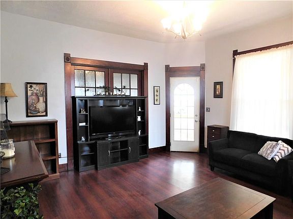5th image of 438 W Walnut St