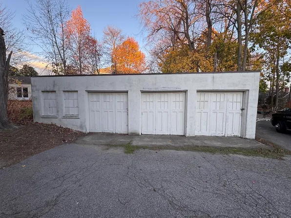 4 Spruce St Unit 5, Dedham, MA 02026