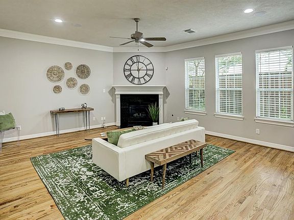 Measuring approximately 22 x 17 the living area is perfect for entertaining your friends and family
