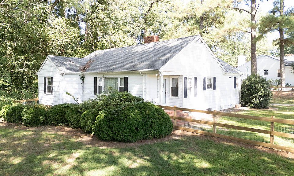 1st image of 15 Clark Ln