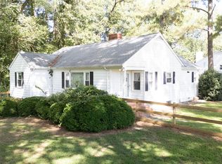 15 Clark Ln, Kilmarnock, VA 22482