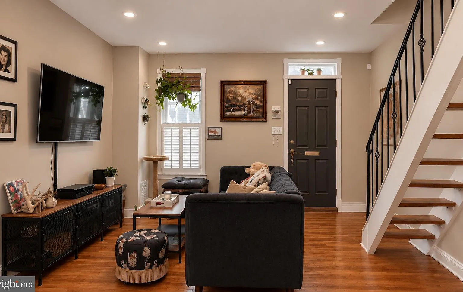 2 bed, 1.5 bath, 1290 sqft, $2,195 — Photo 2