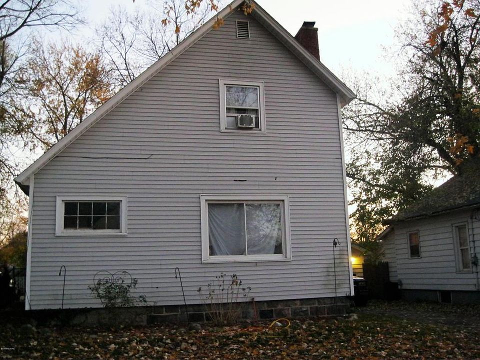 1st image of 622 W Bond St