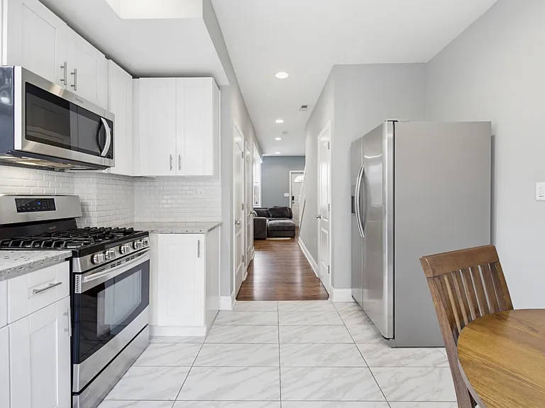 1429 Olive St — Photo 8
