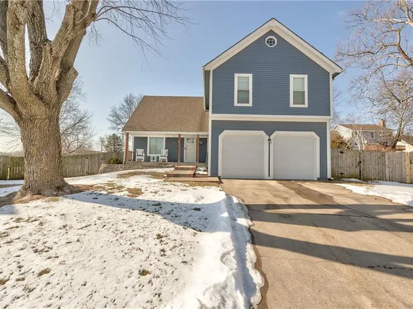 11822 Hardy St, Overland Park, KS 66210