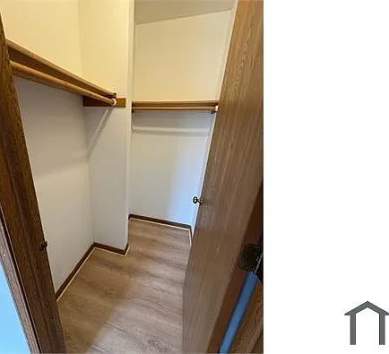324 N Jackson St — Photo 9