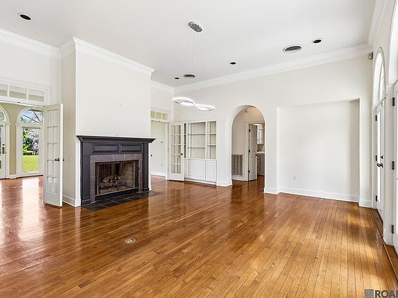 4th image of 1342 Applewood Rd