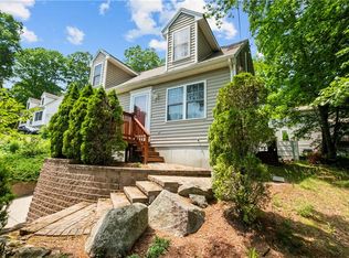 4 Rockledge Ave, Lincoln, RI 02865
