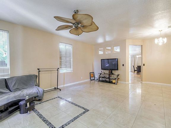 4th image of 19 Mistyvale Ct