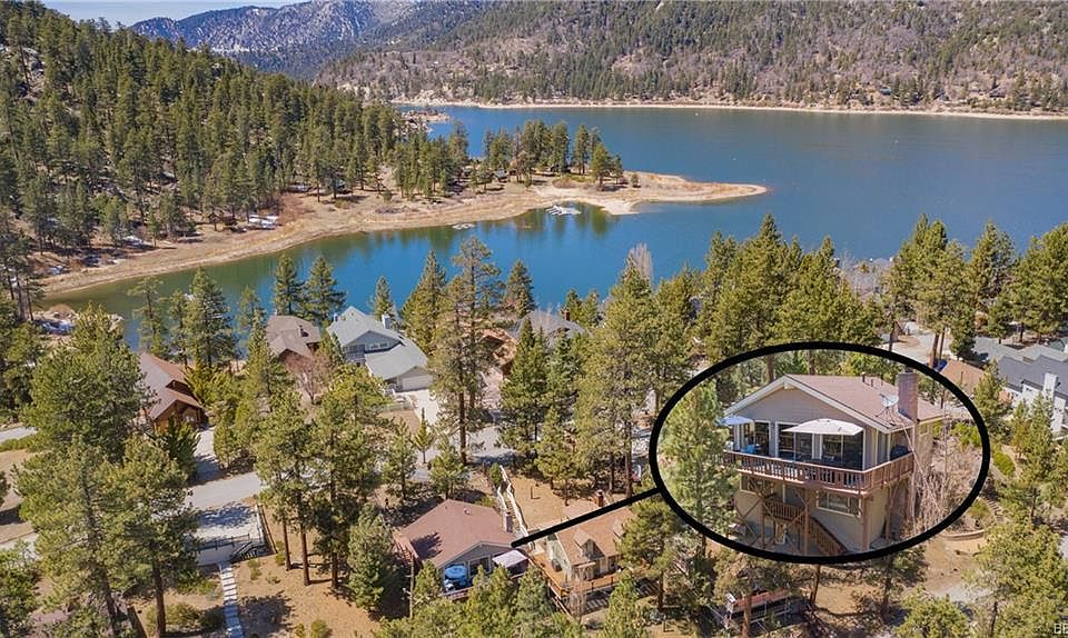 1st image of 724 Cove Dr