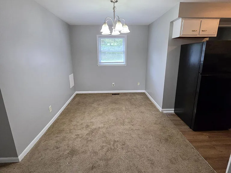 2024 Heather Way — Photo 3