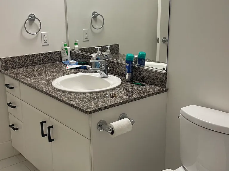 250 King St #622 — Photo 3