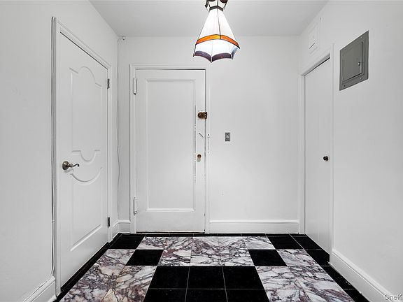 3rd image of 270 Bronxville Road #B52