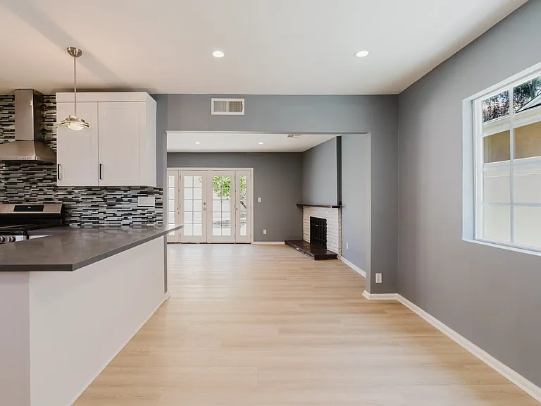 9540 Debra Ave — Photo 10