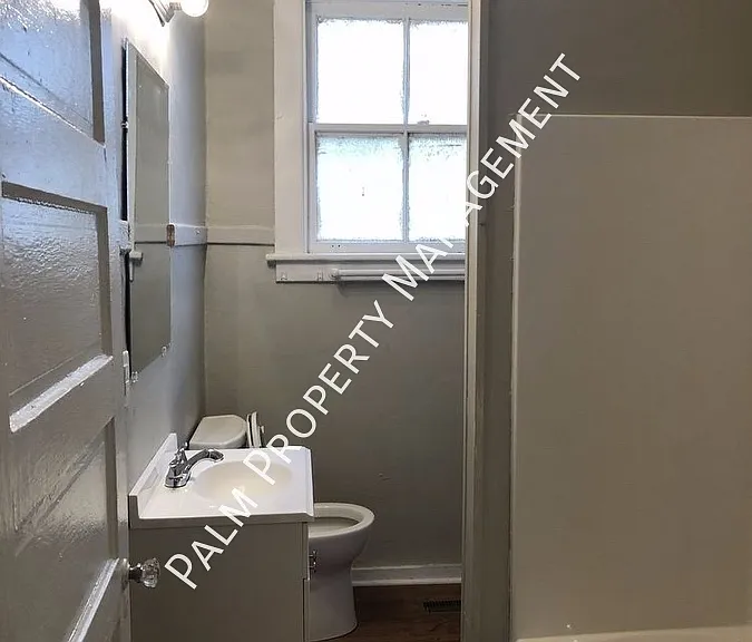 1119 E 32nd St — Photo 7