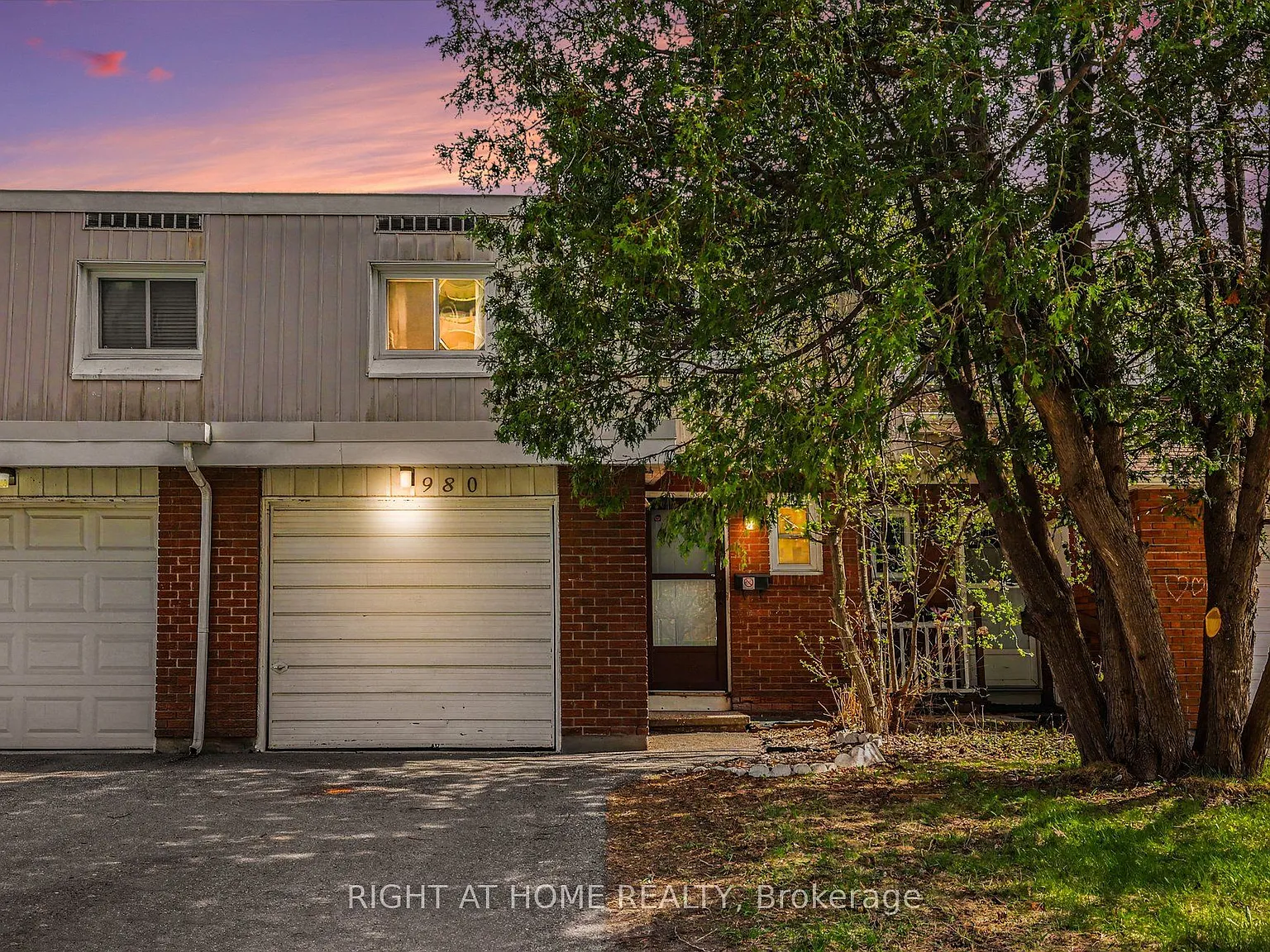 4 bed, $3,000 — Photo 1