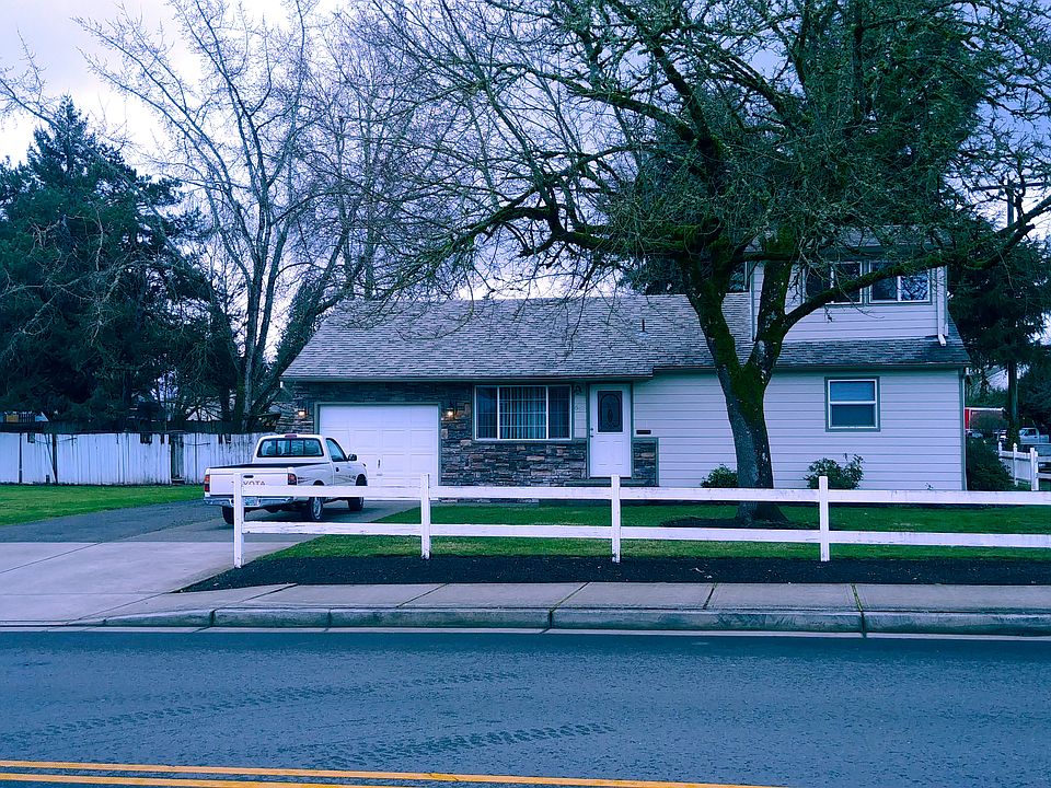 1st image of 685 SE 18th Ave