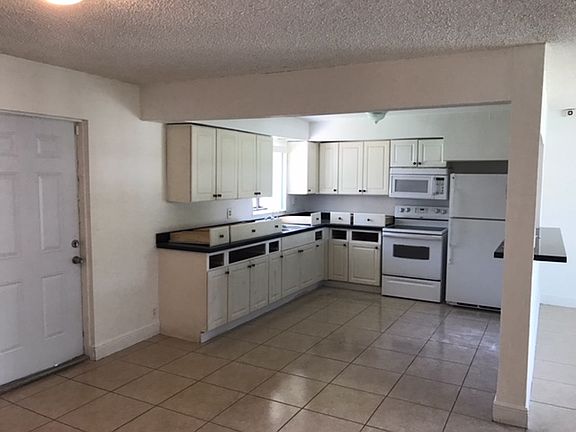 5th image of 800 NW 168th Dr